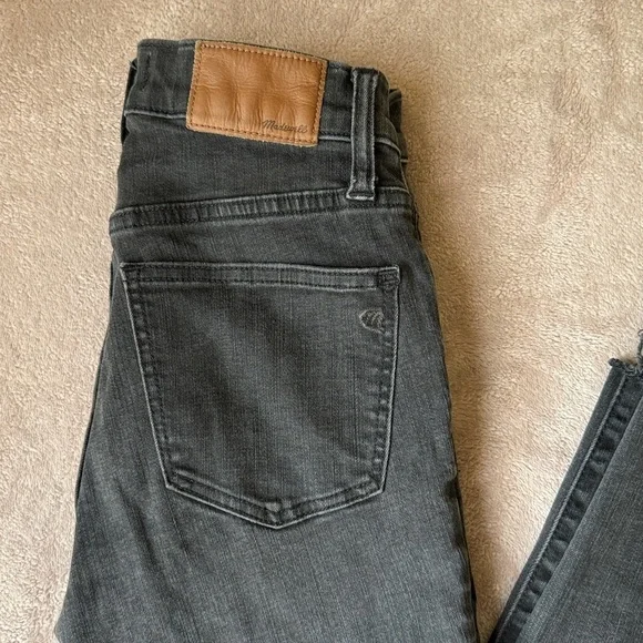 Madewell Women's Skinny Jeans in Dark - Picture 2 of 9